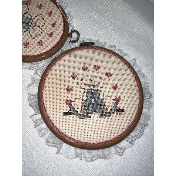 Vtg. Country 90s Cross Stitch Small Round Wood Frames Prairie Girl 2 pc - Picture 1 of 7